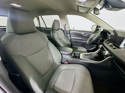 Used 2024 Toyota RAV4 XLE image 31