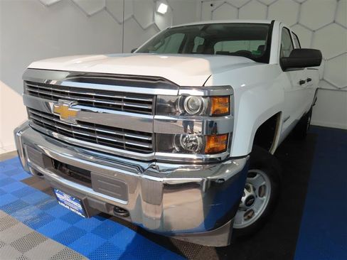 Used 2018 Chevrolet Silverado 2500 W/T RWD image 1
