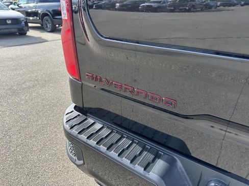 Used 2021 Chevrolet Silverado 1500 RST w/ Redline Edition AWD/4WD image 5