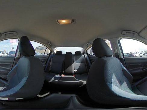Used 2025 Nissan Versa SV FWD image 39