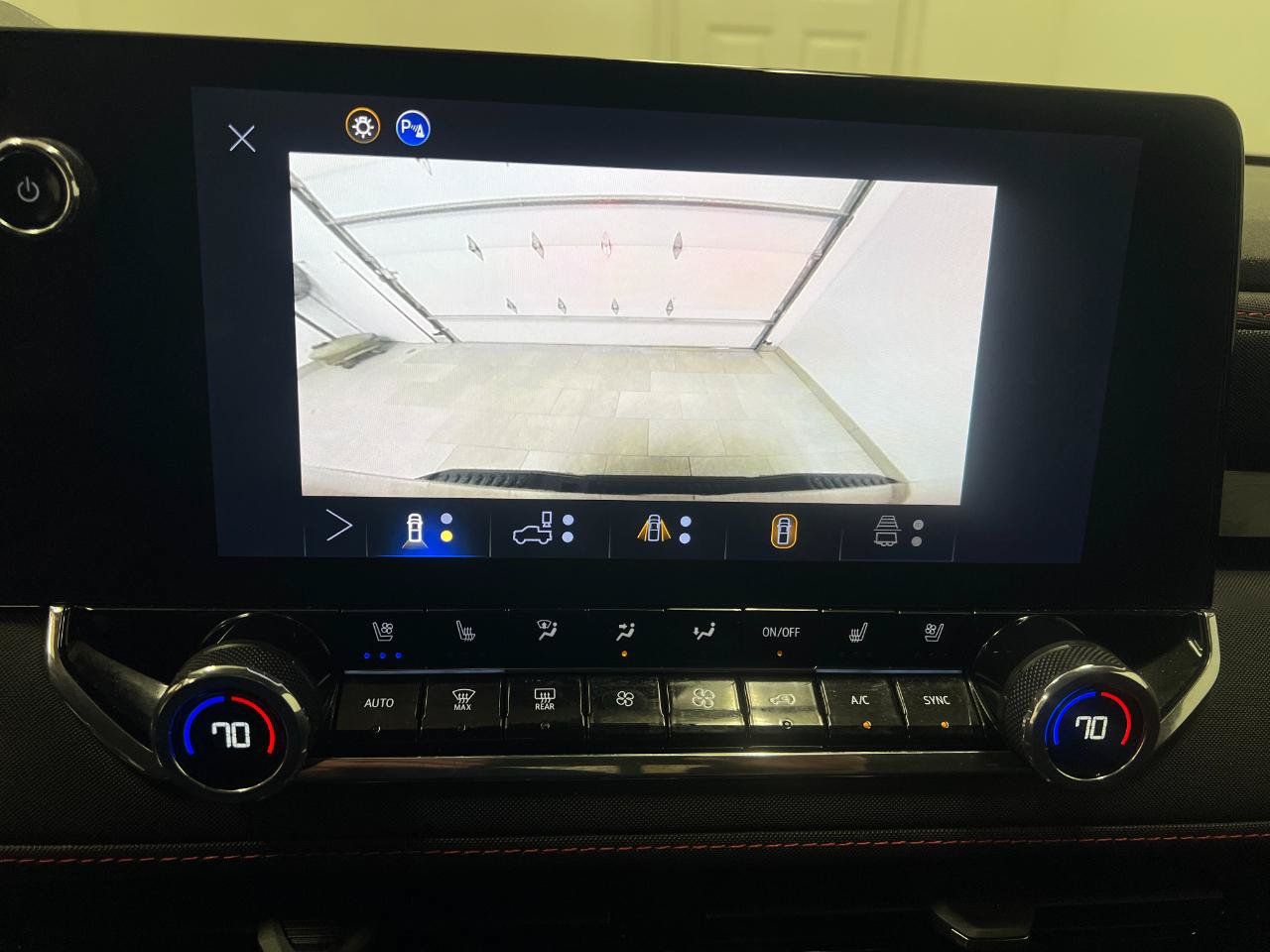 Used 2025 Chevrolet Colorado Z71 w/ Technology Package AWD/4WD image 60