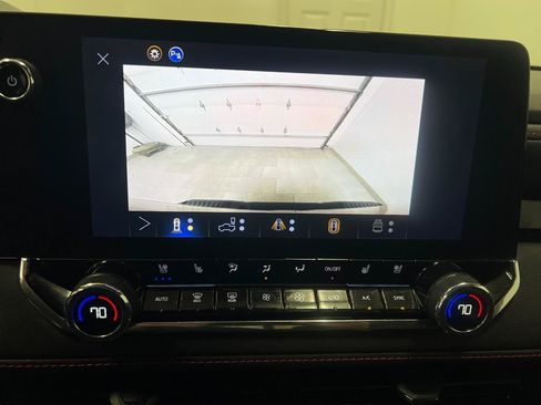 Used 2025 Chevrolet Colorado Z71 w/ Technology Package AWD/4WD image 60