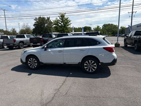 Used 2019 Subaru Outback 3.6R Touring AWD/4WD image 42