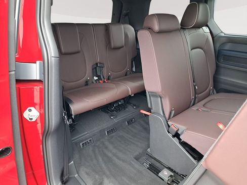 New 2025 Volkswagen ID. Buzz Pro S RWD image 16