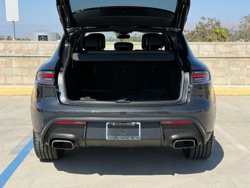 Used 2023 Porsche Macan AWD/4WD image 13