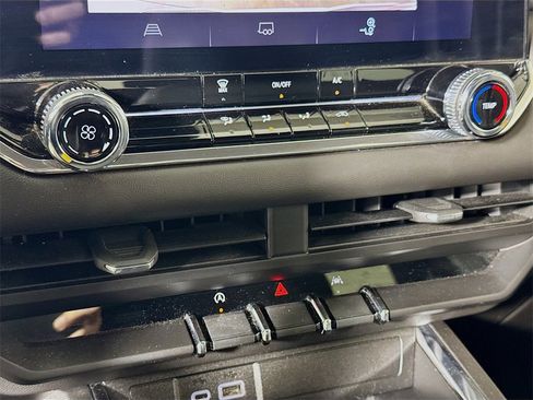 Used 2024 GMC Canyon Elevation image 14