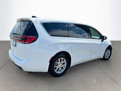 Used 2024 Chrysler Pacifica Touring-L