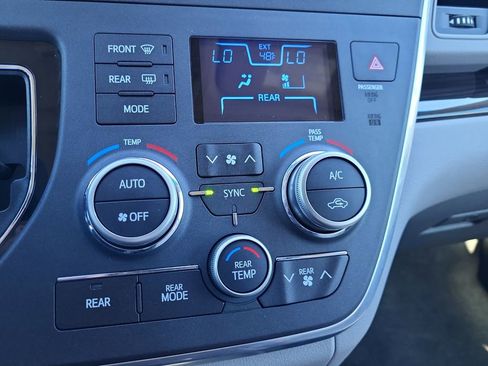 Used 2017 Toyota Sienna XLE w/ XLE Navigation Package image 20