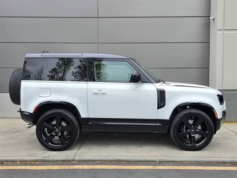 New 2025 Land Rover Defender 90 V8 image 7