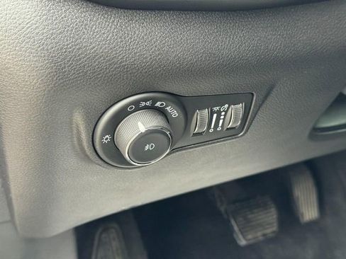 Used 2024 Jeep Compass Limited image 17