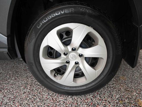 Used 2019 Toyota RAV4 LE w/ Carpet Mat Package FWD image 29