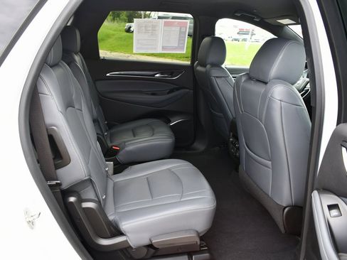 Used 2024 Buick Enclave Premium image 18