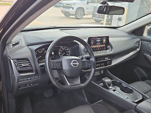 Used 2025 Nissan Rogue SV FWD image 10