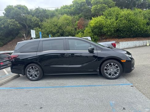 Used 2025 Honda Odyssey Touring image 8