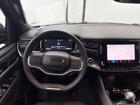 Used 2024 Jeep Wagoneer L Series II w/ Flexible Seating Group RWD image 24