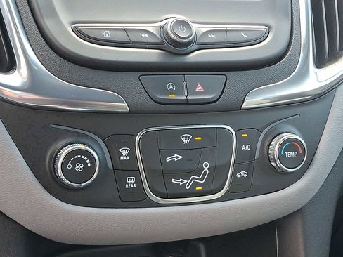 Used 2023 Chevrolet Equinox LS image 15