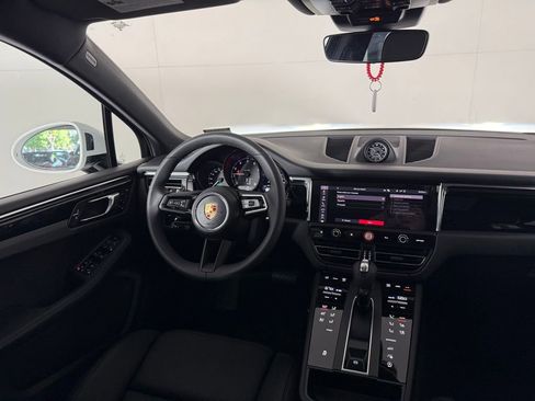 New 2026 Porsche Macan image 19