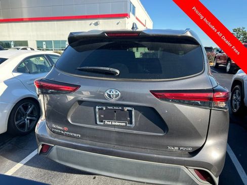 Used 2021 Toyota Highlander XLE AWD/4WD image 8