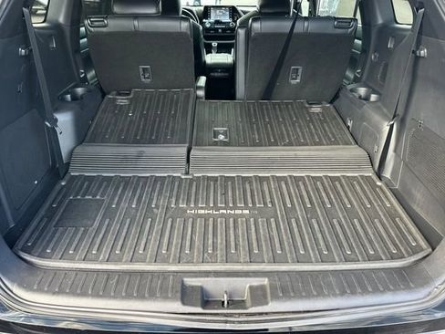 Used 2021 Toyota Highlander XSE FWD image 18