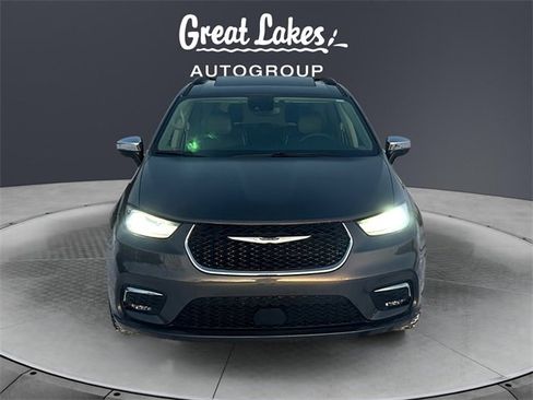 Used 2023 Chrysler Pacifica Limited image 8