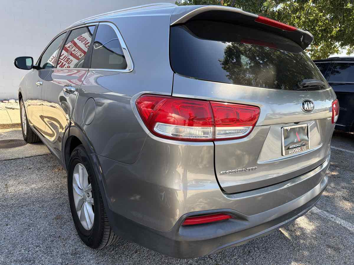 Used 2017 Kia Sorento LX FWD image 4