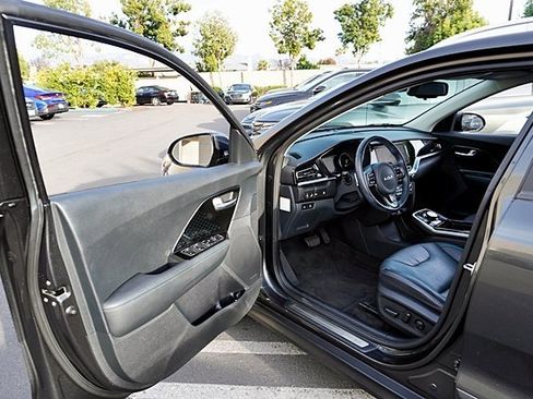 Used 2022 Kia Niro EX Premium image 38