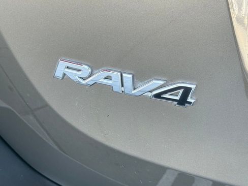 Used 2014 Toyota RAV4 LE image 13