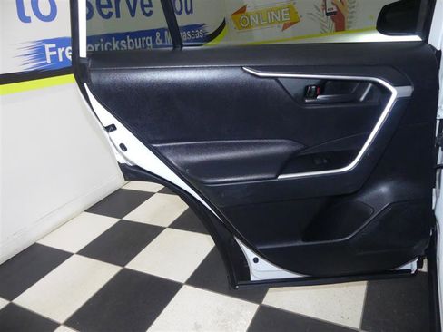 Used 2021 Toyota RAV4 LE image 24