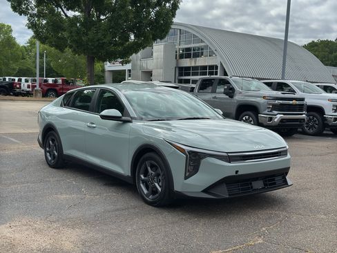 Used 2025 Kia K4 FWD image 1