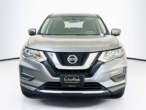 Used 2018 Nissan Rogue S image 2