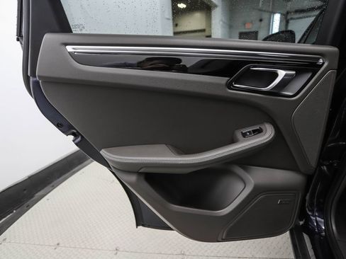 Used 2020 Porsche Macan AWD/4WD image 19