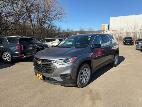 Used 2020 Chevrolet Traverse LS image 4