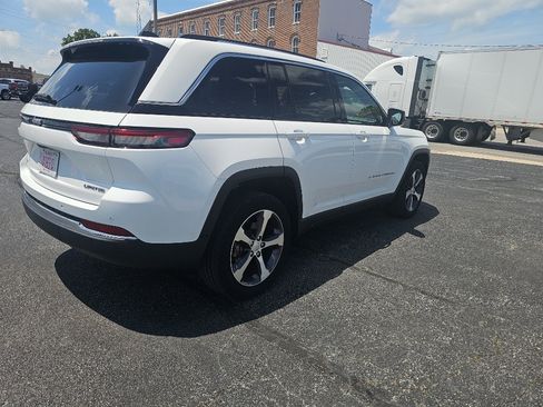 Used 2023 Jeep Grand Cherokee Limited AWD/4WD image 6