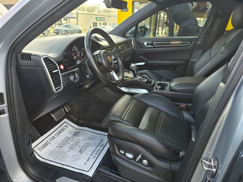 Used 2020 Porsche Cayenne Turbo AWD/4WD image 13