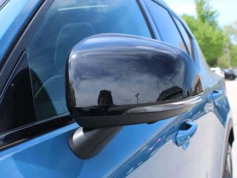 Used 2025 Volvo XC40 B5 Plus image 7