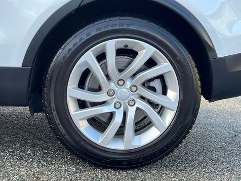 Used 2018 Land Rover Discovery HSE image 36