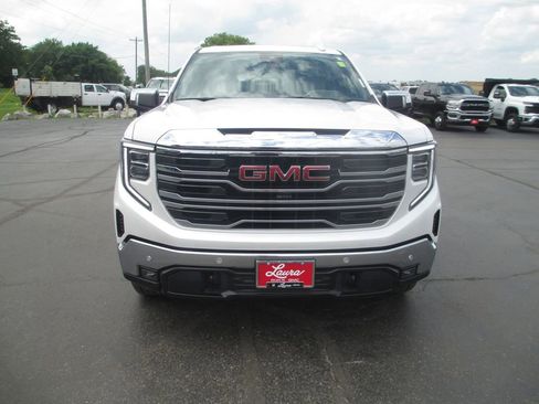 Used 2024 GMC Sierra 1500 SLT w/ SLT Premium Plus Package AWD/4WD image 13
