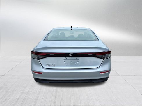 Certified 2025 Honda Accord SE image 5