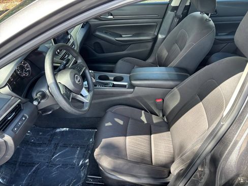 Used 2025 Nissan Altima 2.5 SV FWD image 28
