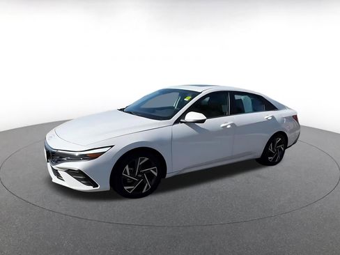Used 2025 Hyundai Elantra Limited image 8