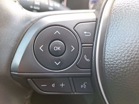 Used 2025 Toyota Corolla Cross XLE image 22