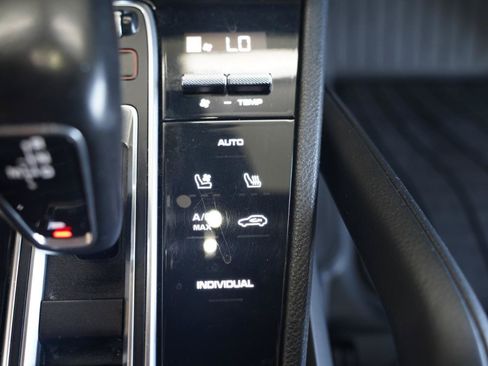 Used 2020 Porsche Cayenne AWD/4WD image 24