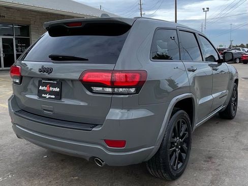 Used 2019 Jeep Grand Cherokee Altitude image 5