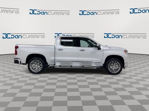 Used 2024 Chevrolet Silverado 1500 High Country w/ High Country Premium Package AWD/4WD image 9