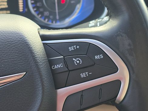 Used 2016 Chrysler 200 Limited w/ Convenience Group FWD image 16