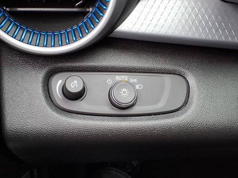 Certified 2025 Chevrolet Trax LS w/ LS Convenience Package image 25