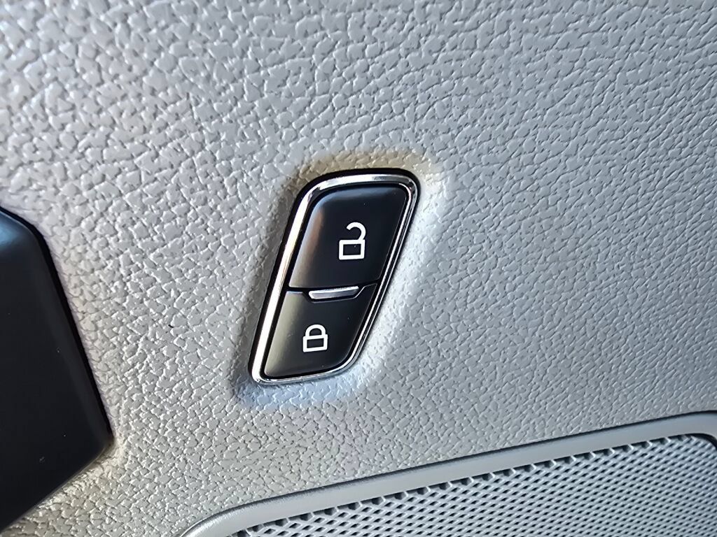Used 2019 Ford F150 XLT w/ Equipment Group 302A Luxury AWD/4WD image 21