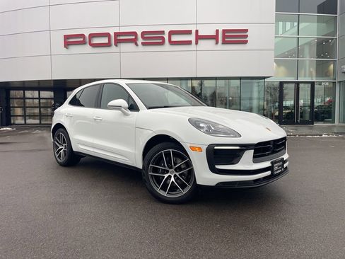 Certified 2025 Porsche Macan image 9