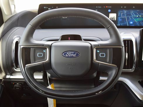 New 2025 Ford Expedition Platinum w/ Driver's Package image 8