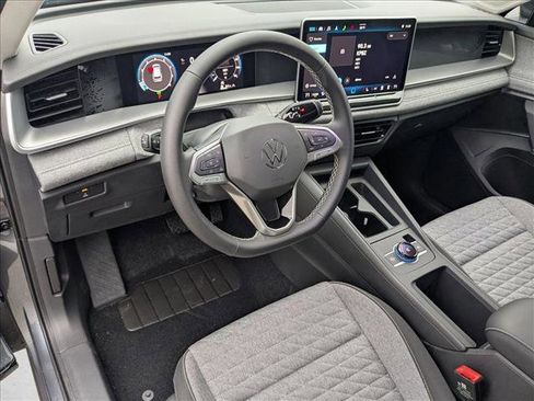 New 2025 Volkswagen Tiguan S AWD/4WD image 3